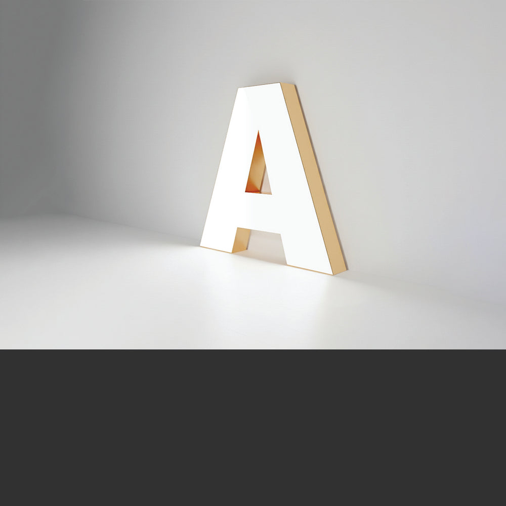 3D Leuchtbuchstaben aus Acryl & Aluverbund – Nachtansicht mit homogener LED-Leuchtwirkung