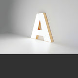 3D Leuchtbuchstaben aus Acryl & Aluverbund – Nachtansicht mit homogener LED-Leuchtwirkung
