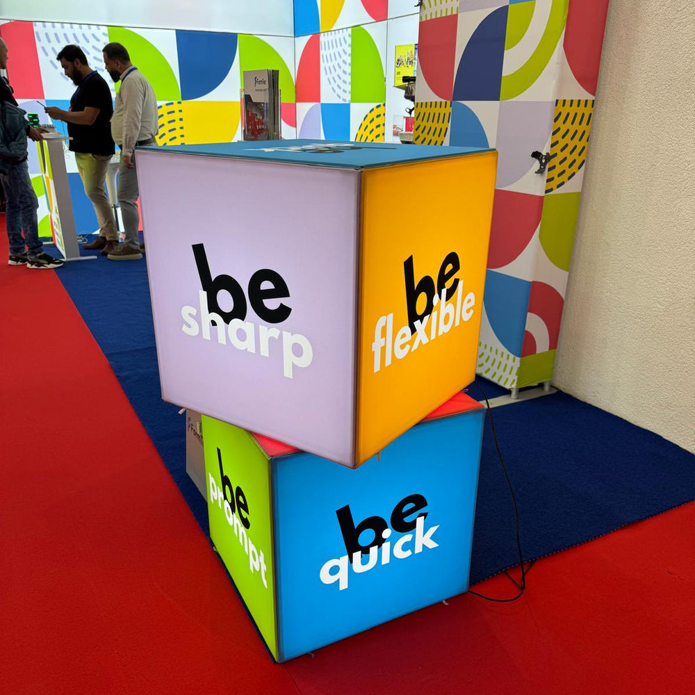 Individuell anpassbarer LED-Lichtwürfel – 40/60/80/100 cm – Hinterleuchtetes Stoffdisplay, Messepräsentation, Tragbarer Le…