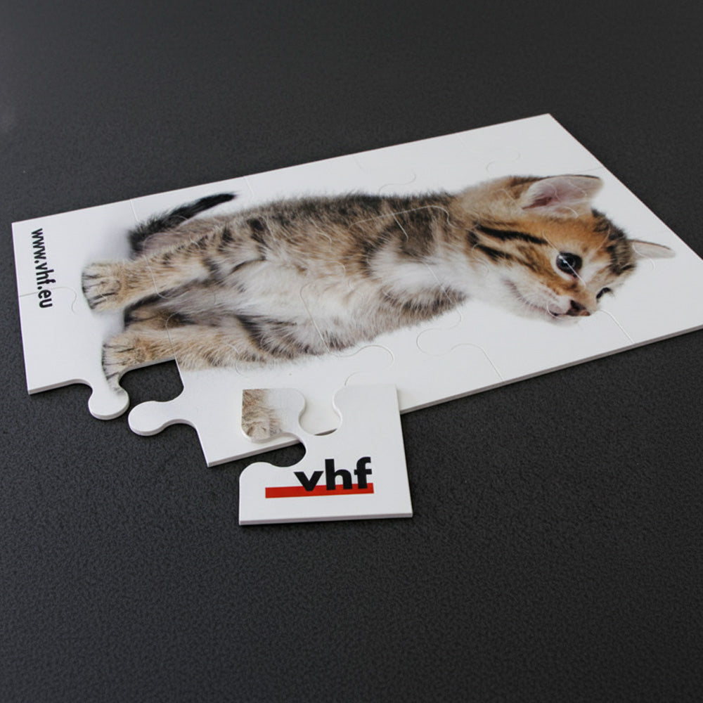 CNC-Fräsen & Werbetechnik – Konturschnitt von klarem Acrylglas für Leuchtbuchstaben und Displays