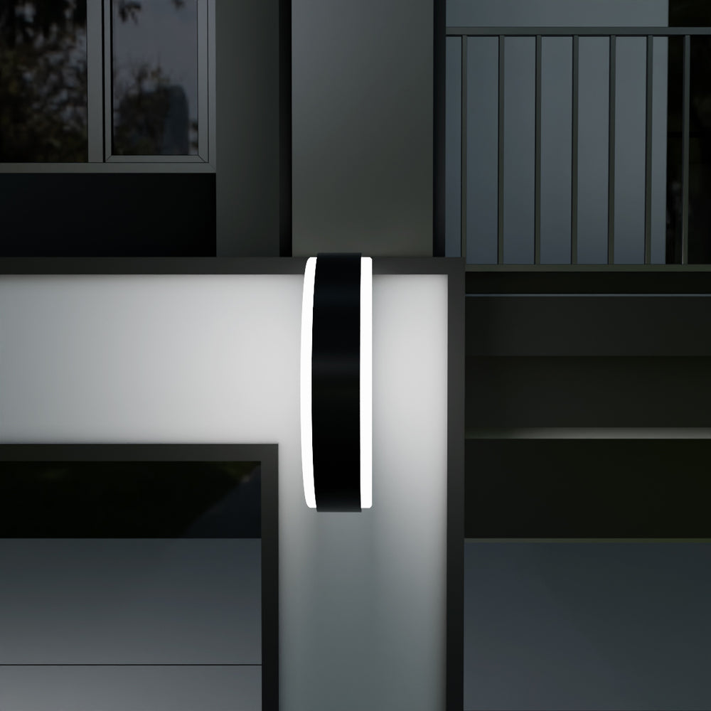 Leuchtkasten rund – Wandausleger, doppelseitig beleuchtet (Ø 75 cm), Montage quer zur Fassade für Außenwerbung