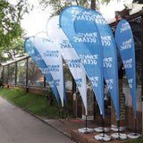 Tränenflagge XL 4,1 m mit Standfuß als Beachflag bei einem Outdoor-Event