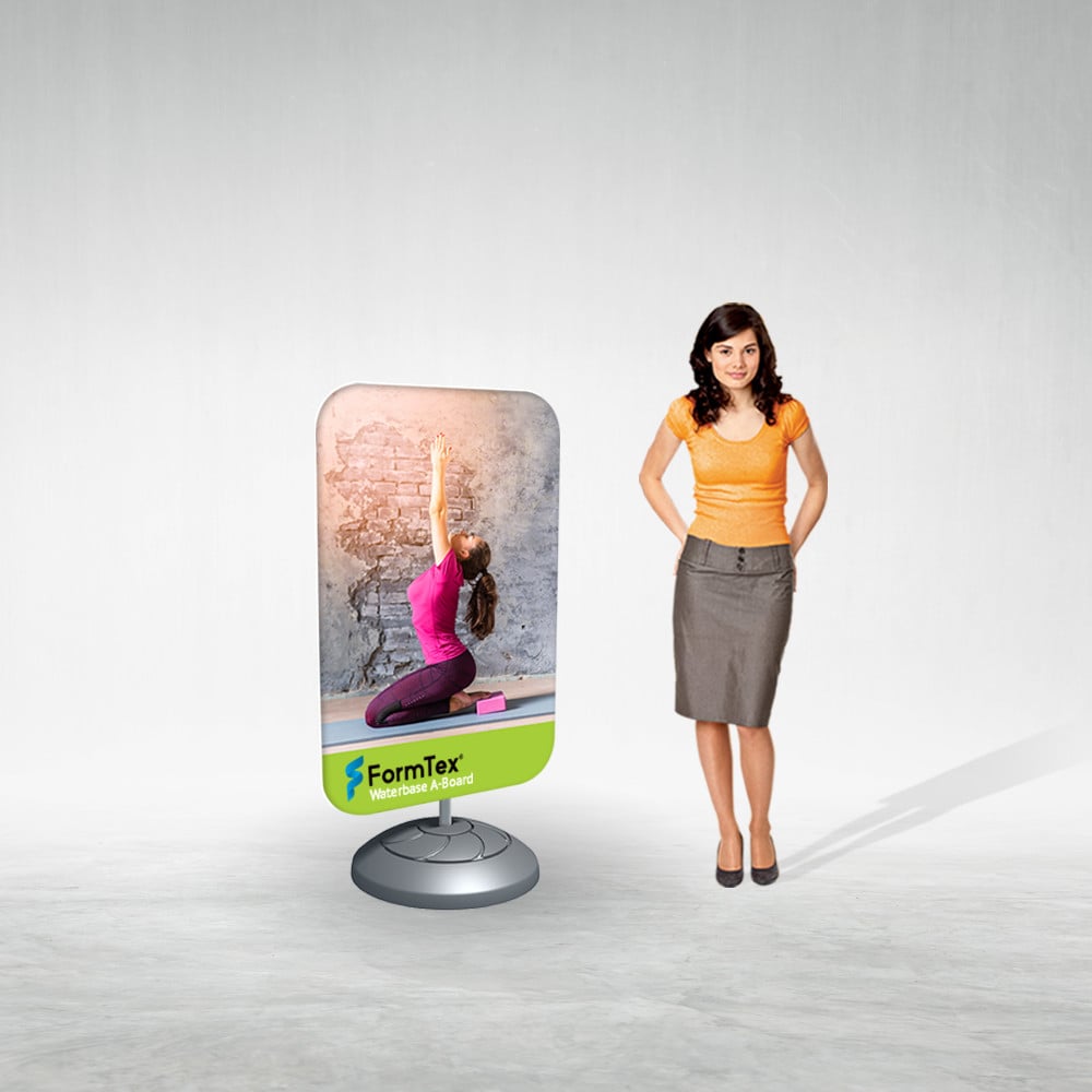 Wasserbasiertes A-Board – mobiler, wasserbefüllbarer Kundenstopper mit Rollen, flexibel einsetzbar