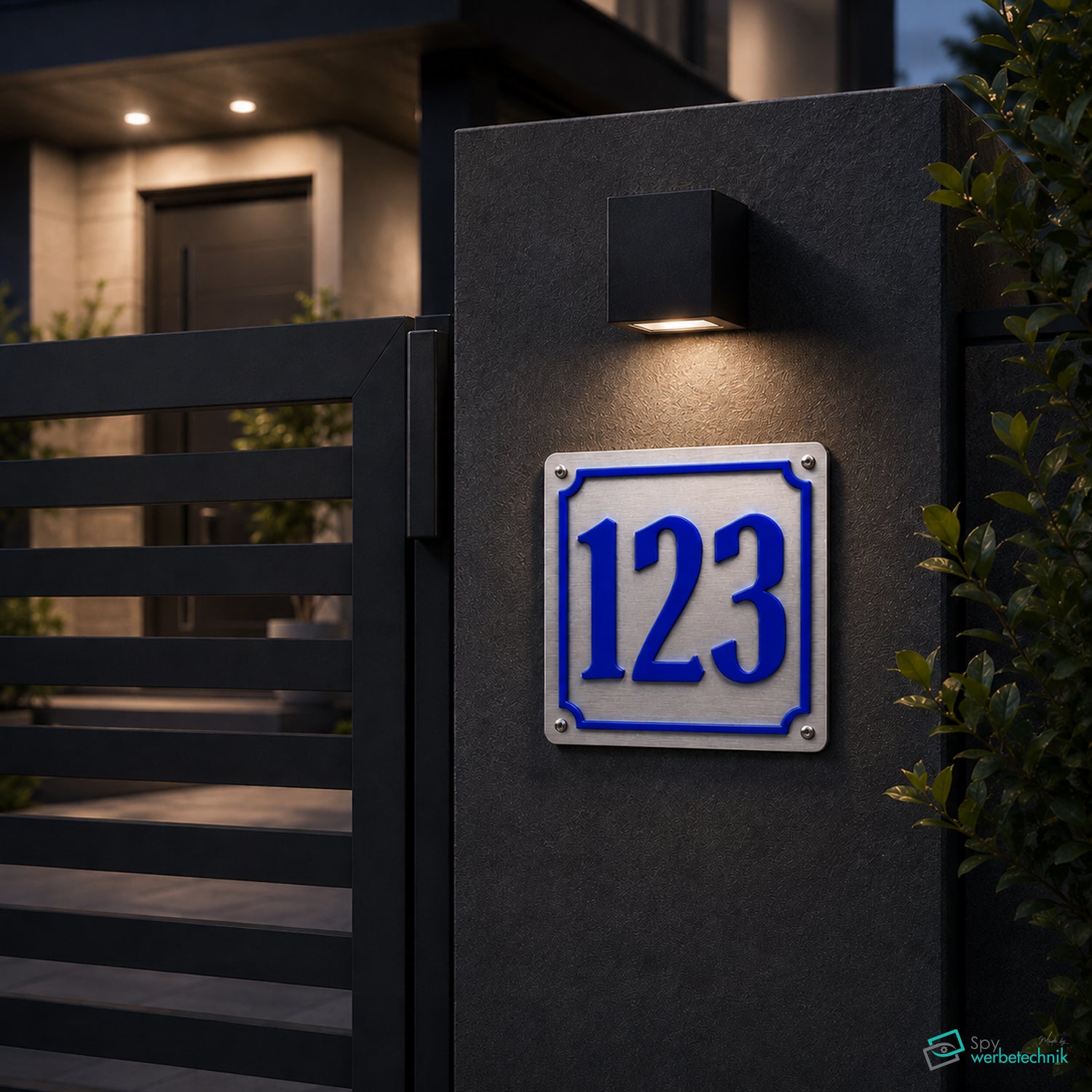 Individuelles Hausnummernschild 11x11 cm – Alu-Verbund mit 3D Plexiglas-Ziffern – personalisierbar