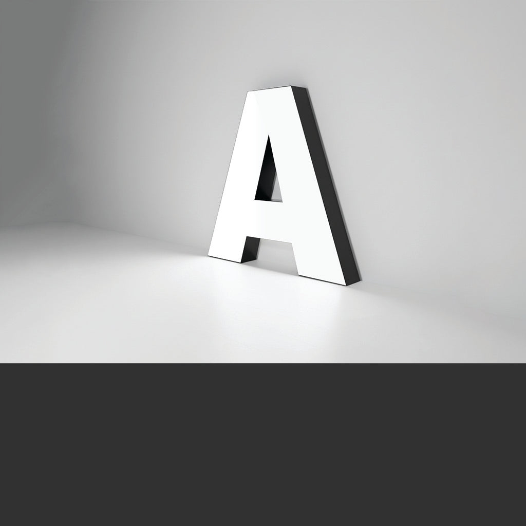 3D Leuchtbuchstaben aus Acryl & Aluverbund – Detailansicht von Acrylfront und Aluverbund-Rückseite