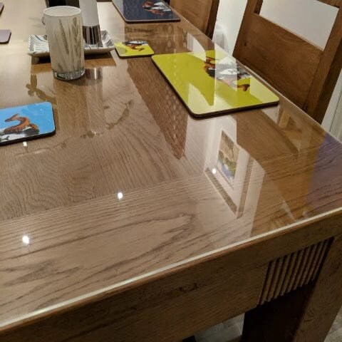 Transparenter Plexiglas-Tischschutz für Küche, Restaurant & Büro - Spy Werbetechnik