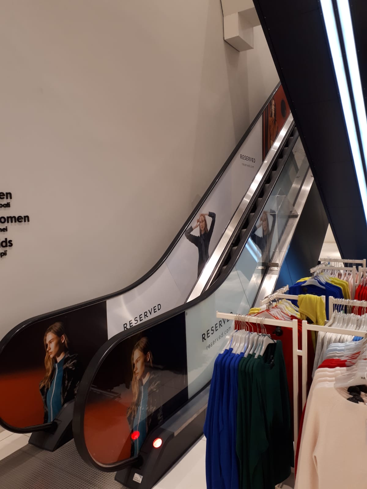 POLI-PRINT 800 – Individuell bedruckte PVC-Folie mit permanentem / ablösbarem Kleber - Spy Werbetechnik