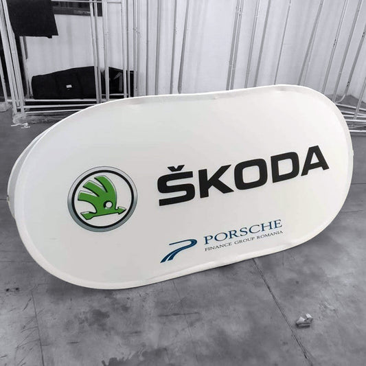 Pop-up Banner 200 x 100 cm – Seitenansicht mit leicht gebogener Form und stabiler Rahmenkonstruktion